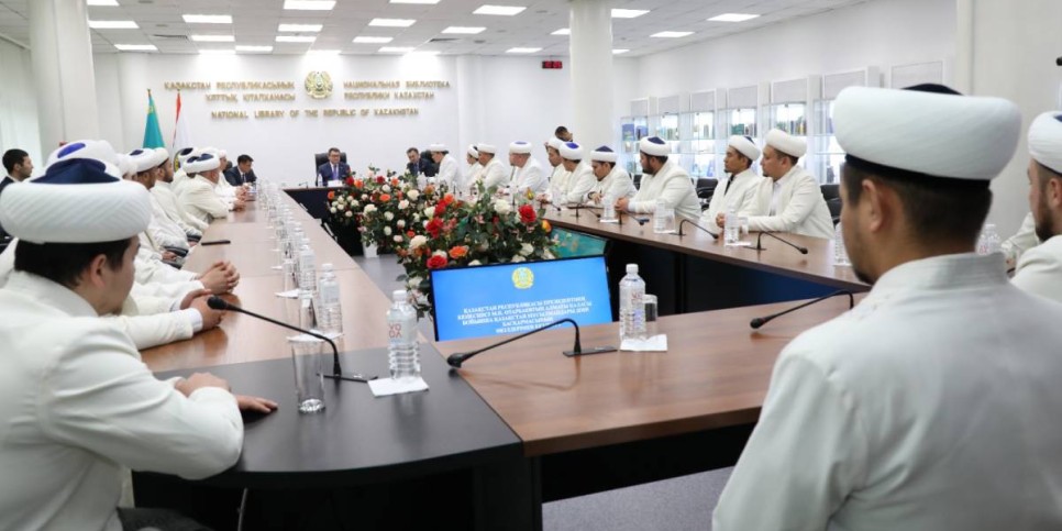 
                    Советник Президента Малик Отарбаев встретился в Алматы с представителями духовенства
                