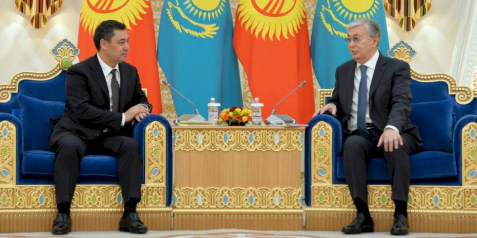 
                    Главы Казахстана и Кыргызстана выступили с совместным заявлением
                
