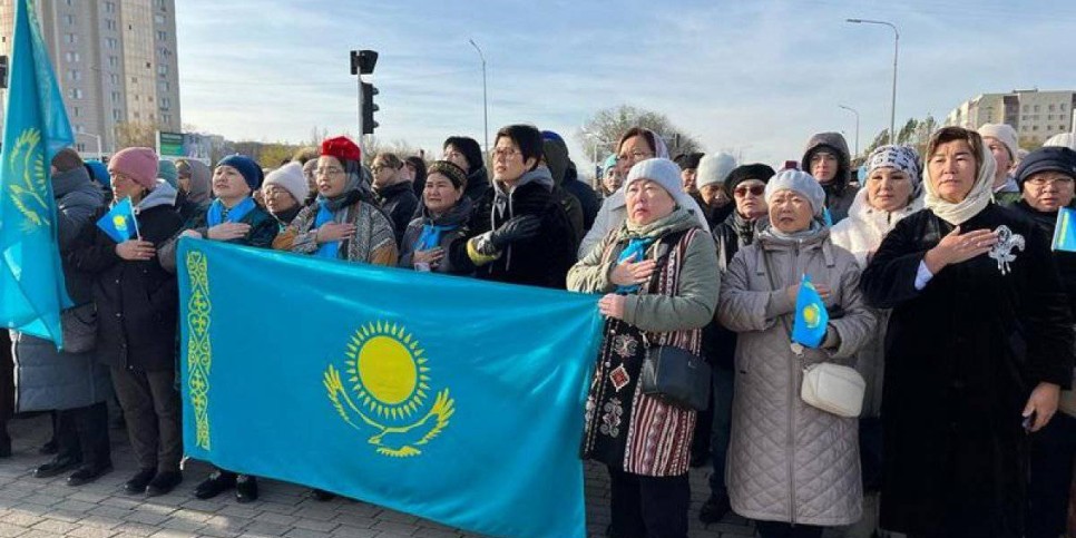 
                    Государственный флаг в честь Дня Республики торжественно подняли в Караганде
                