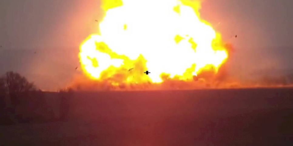 
                    Мощный взрыв произошел в воинской части Жамбылской области
                