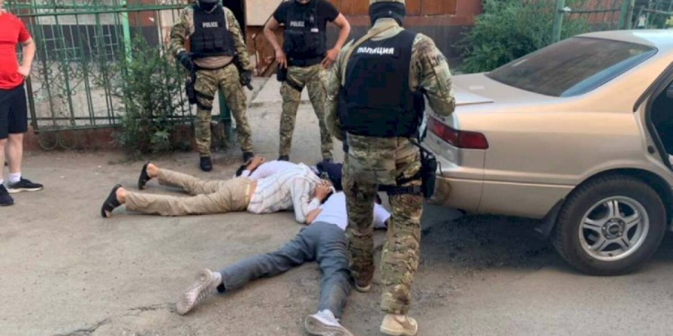 
                    Подбирали ключи и выносили все ценное: воры-домушники из ВКО обезврежены в Алматы
                