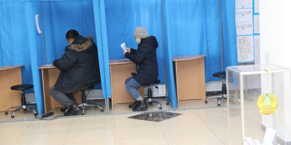 
                    Явка на выборы в Казахстане на 16 часов составила 52,5 процента
                
