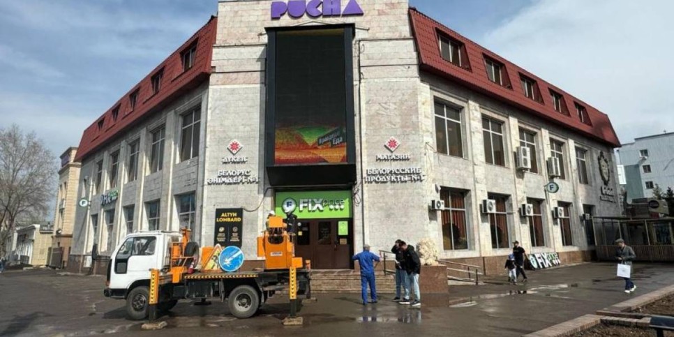 
                    Более 1200 незаконных вывесок демонтировали в Астане
                