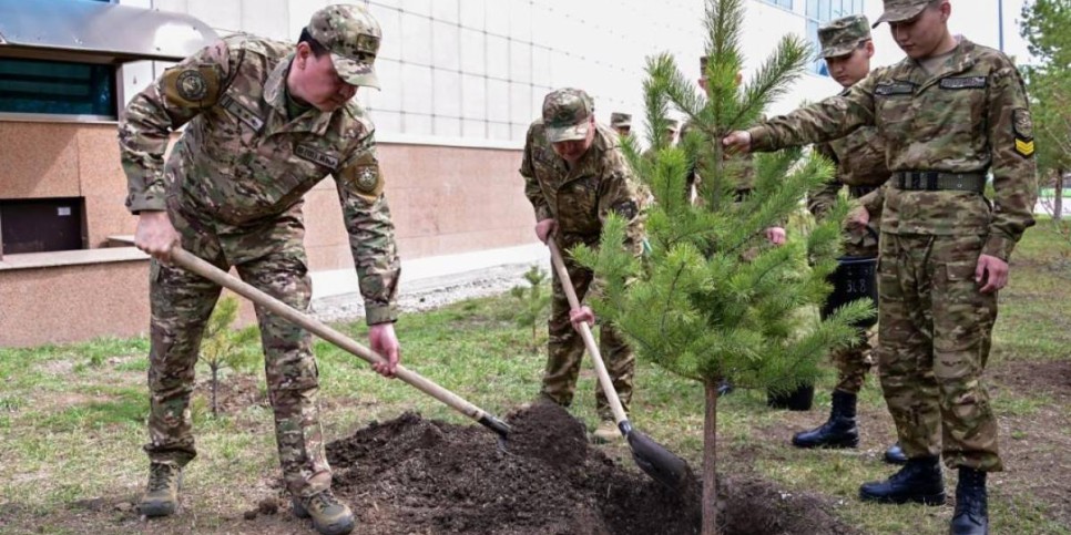
                    Экоакцию к юбилею Победы провели в военном колледже Астаны 
                