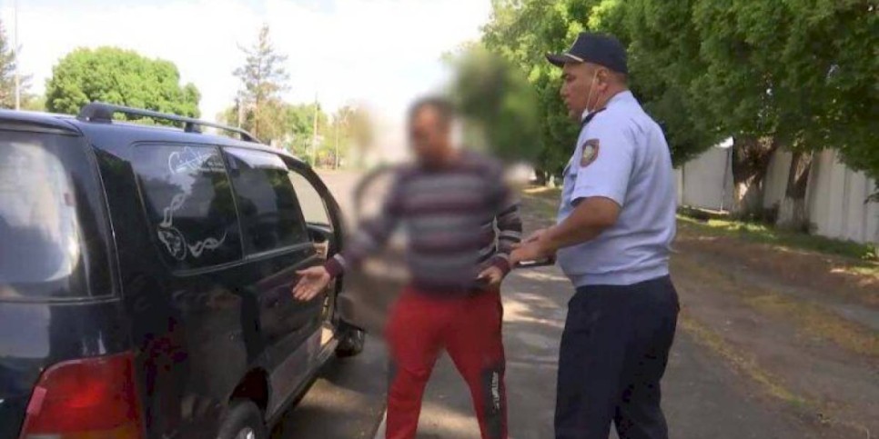 
                    Мужчина после хирургической операции и без госномеров разъезжал в Алматинской области
                
