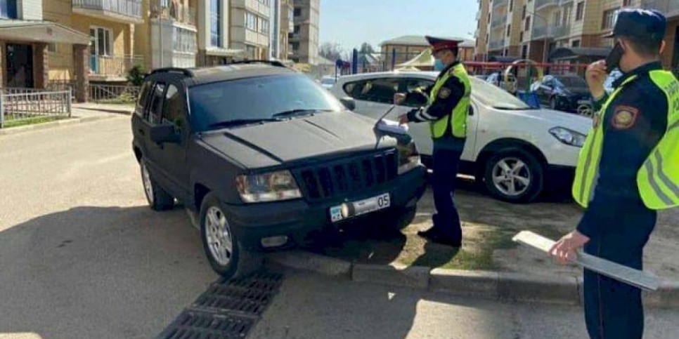 
                    Водителей, паркующихся на детских площадках, наказали в Каскелене
                