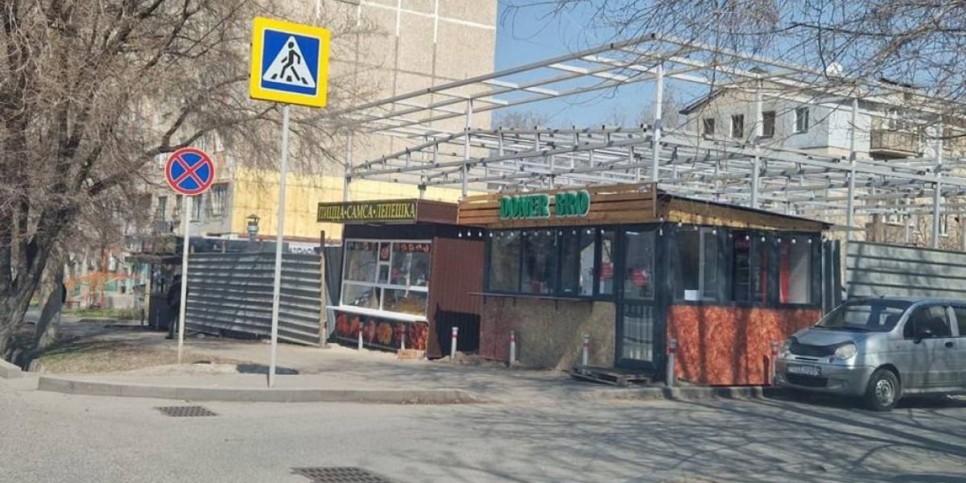 
                    Недостроенный объект демонтируют в Алматы по решению суда 
                