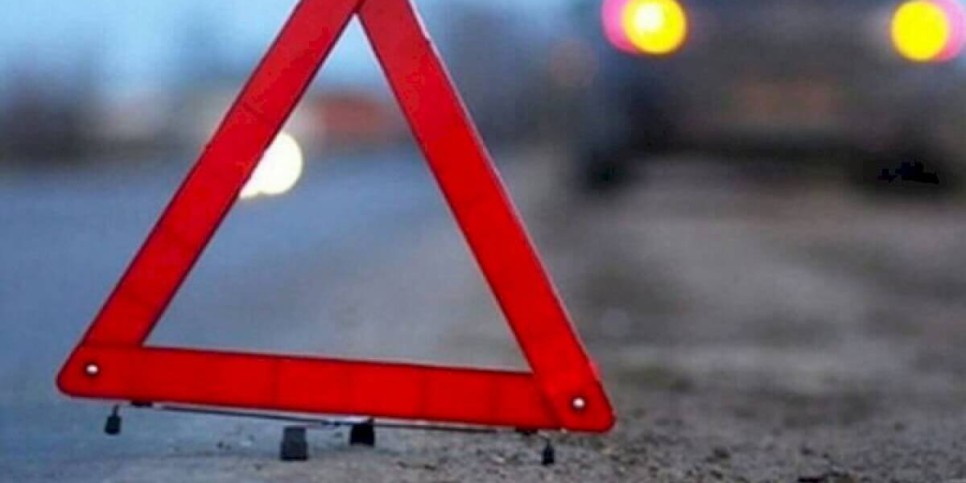 
                    Два человека погибли при столкновении КамАЗа и легковушки в Алматы
                
