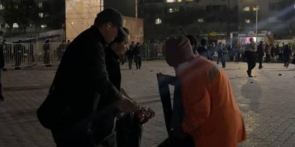 
                    Жители очистили площадь от мусора после концерта в Актау
                