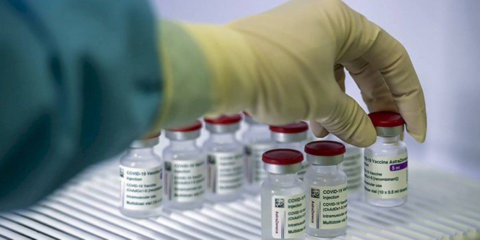 
                    Регулятор ЕС не нашел связи между вакциной AstraZeneca и случаями тромбоза
                