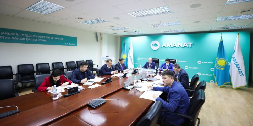 
                    В партии «AMANAT» заслушали отчет о реализации предвыборных обещаний акима Шымкента 
                