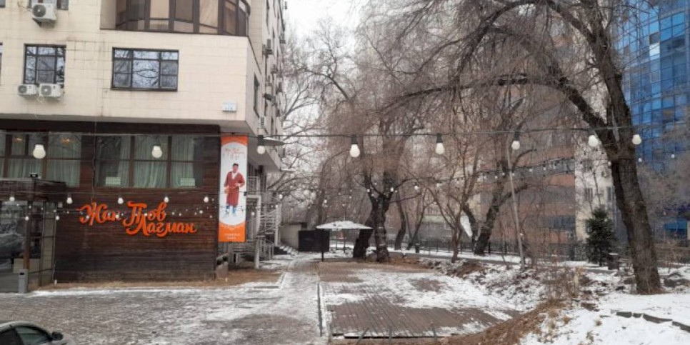 
                    В Алматы снесли незаконно построенное летнее кафе
                