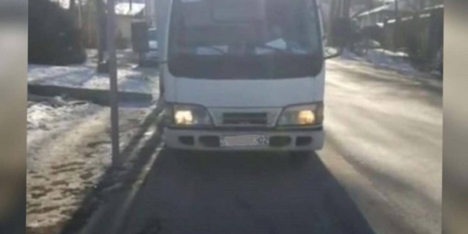 
                    Водителя грузовика оштрафовали за парковку на тротуаре в Каскелене
                