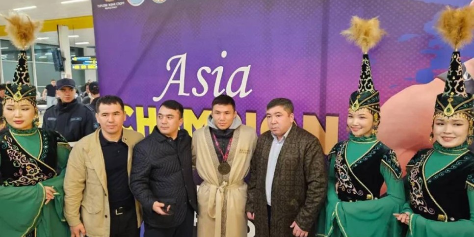 
                    Казахстанских борцов торжественно встретили в Алматы
                