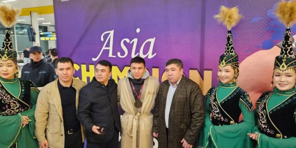 
                    Сборную Казахстана по вольной борьбе торжественно встретили в Алматы
                