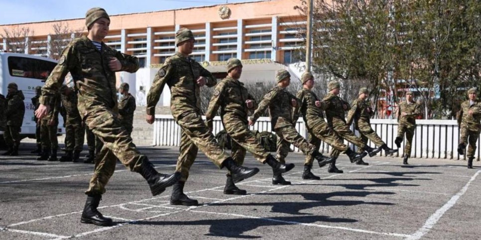 
                    80-летие Победы: актауские моряки готовятся к главному военному параду года
                