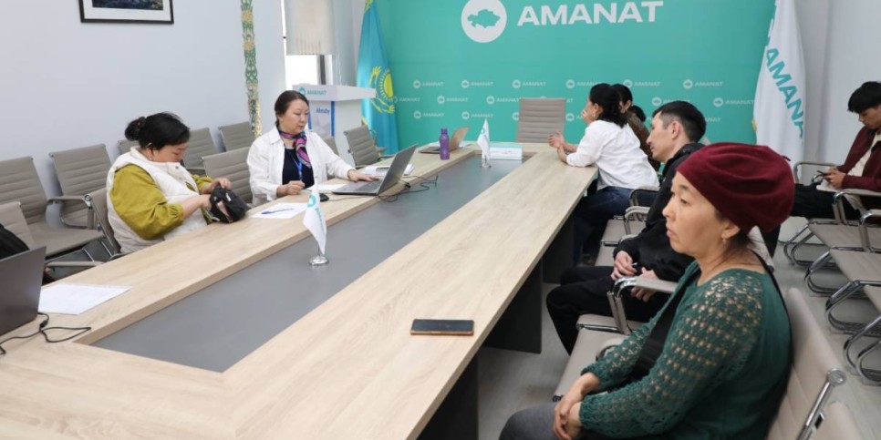 
                    Алматинцев учат жить без долгов
                
