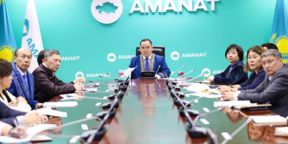 
                     Национальный курултай: партия «AMANAT» системно продвигает народные традиции, ценности и историю
                