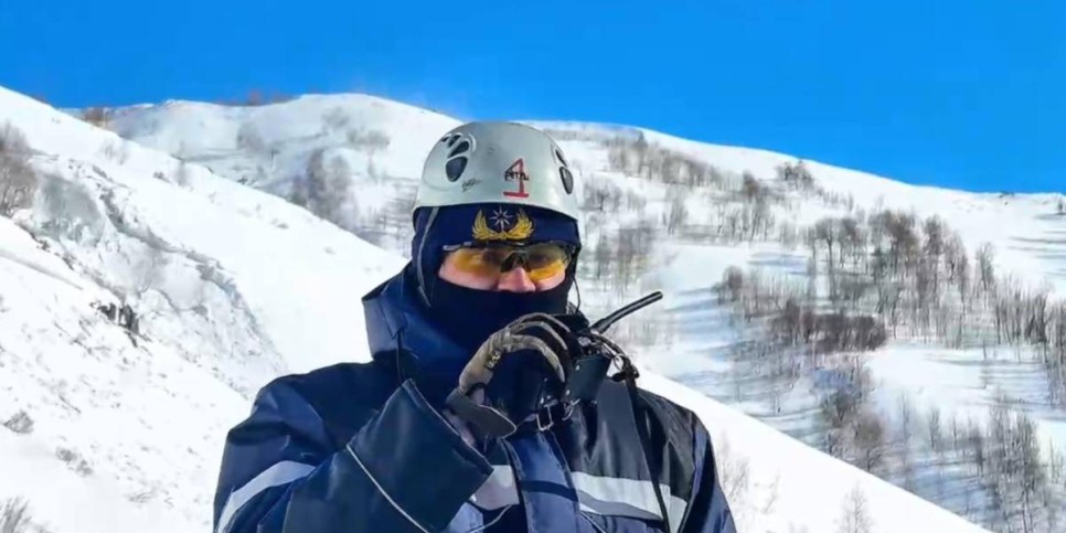 
                    МЧС предупреждает: в горах сохраняется высокая лавинная опасность
                