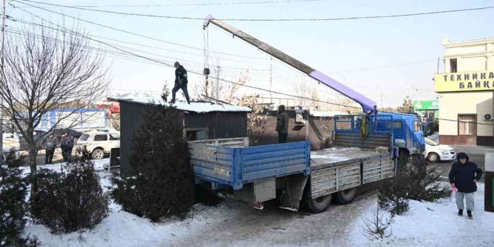 
                    В Алматы снесено 290 незаконных торговых объектов
                