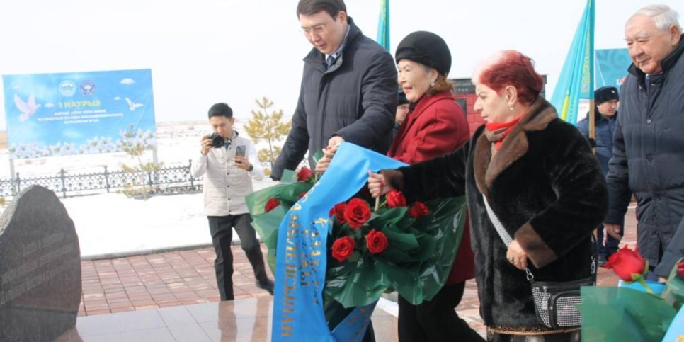 
                    В Жетысу в День благодарности поздравили ветеранов, матерей и охватили благотворительной акцией 100 семей
                
