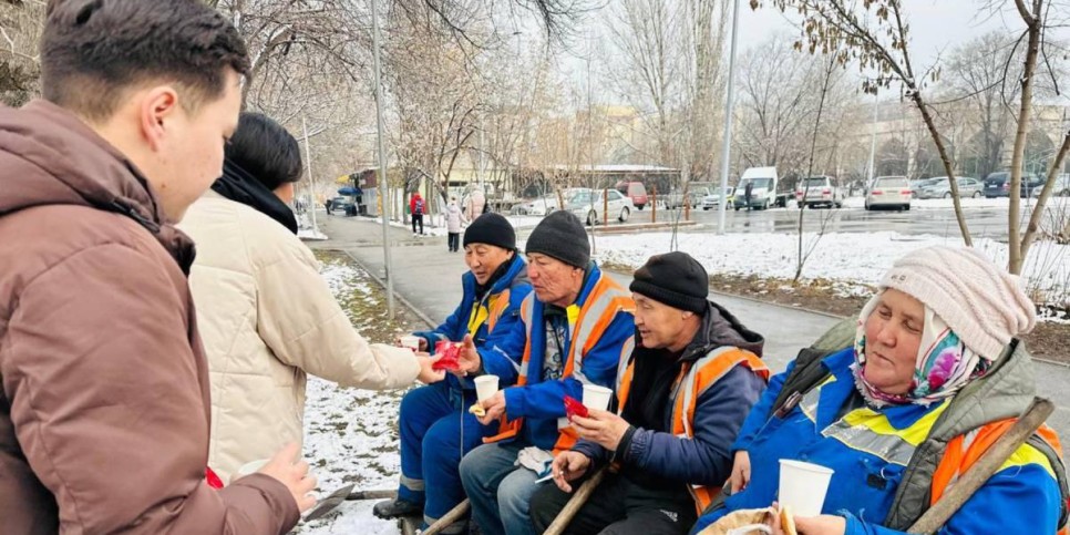 
                    В честь Дня благодарности в Алматы проведена благотворительная акция «Мейірім көпірі»
                