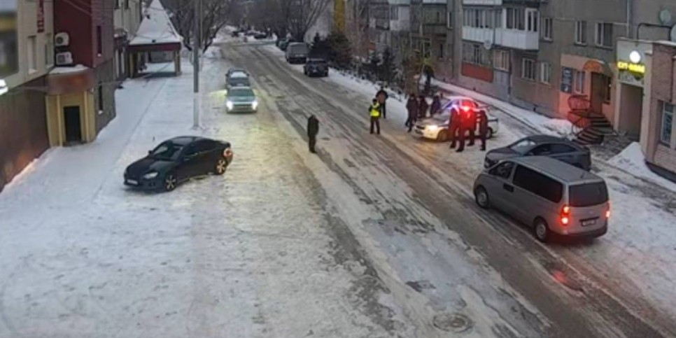 
                    В Петропавловске полицейский спас мужчину от попытки суицида в кафе
                