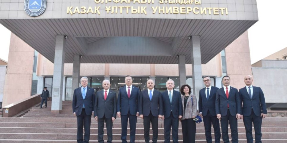 
                    Бинали Йылдырым выступил с лидерской лекцией в КазНУ
                