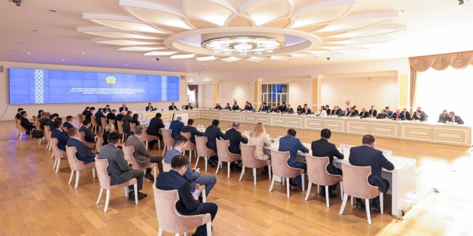 
                    Олжас Бектенов обсудил с предпринимателями СКО налоговую реформу и ответил на актуальные вопросы
                
