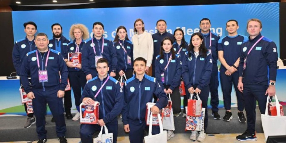 
                    Зимние Азиатские игры: Ербол Мырзабосынов и Геннадий Головкин поздравили серебряных призеров
                