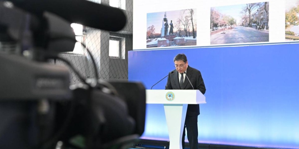 
                    Аким Алматы поручил очистить пешеходные зоны от незаконных построек
                