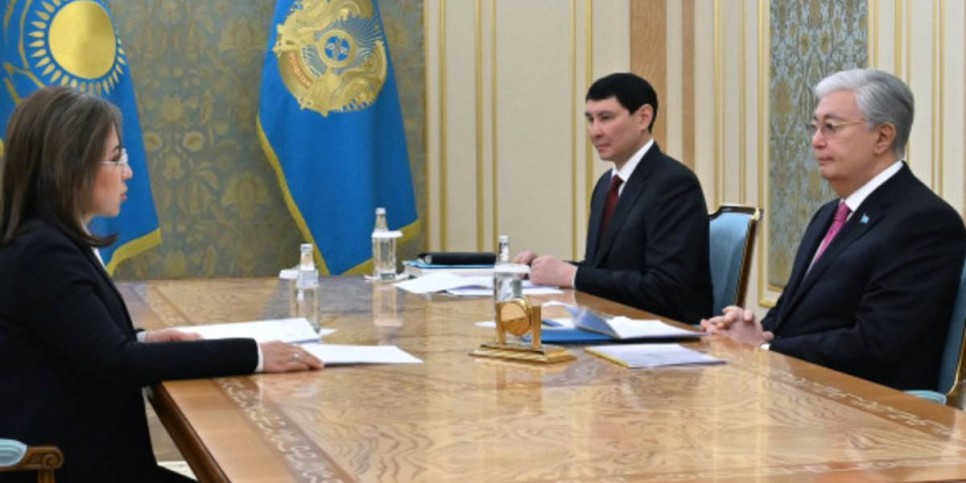 
                    Токаев принял председателя АРРФР Мадину Абылкасымову
                