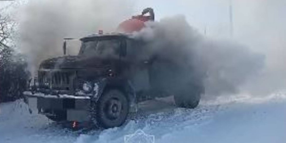 
                    Грузовик загорелся на дороге в Семее
                