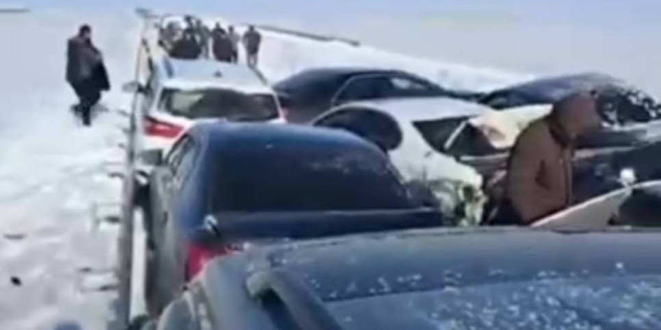
                    Массовое ДТП произошло на трассе Екатеринбург–Алматы с участием 19 авто
                