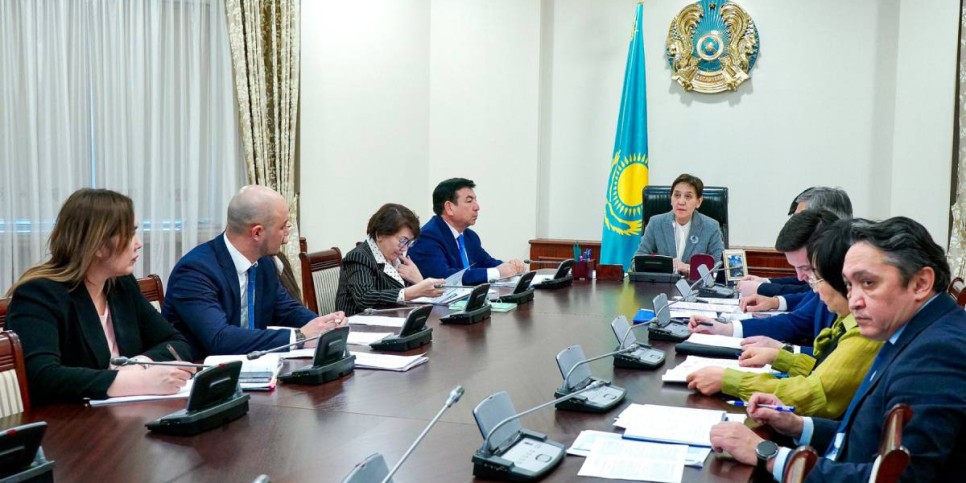
                    Первое заседание комиссии по проведению Года рабочих профессий состоялось в Правительстве
                