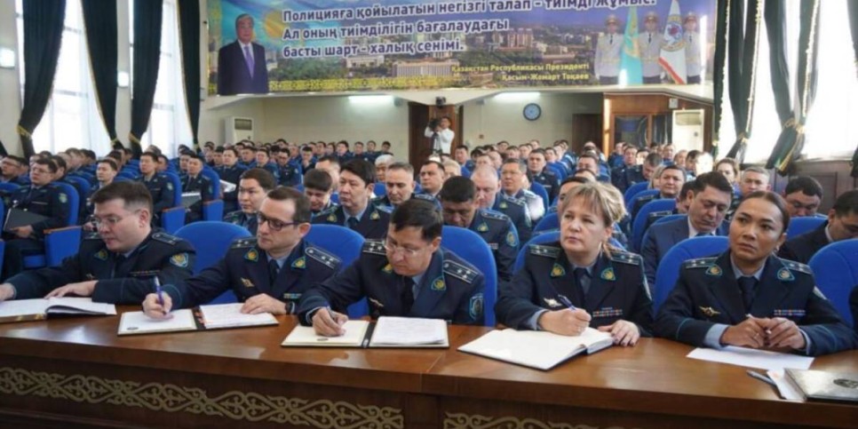 
                    Глава МВД провел совещание в Алматы: о чем он говорил 
                