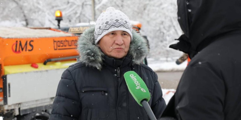 
                    Представитель «Алматы Тазалык» Ербол Байжанов ознакомил со снегоуборочной стратегией
                