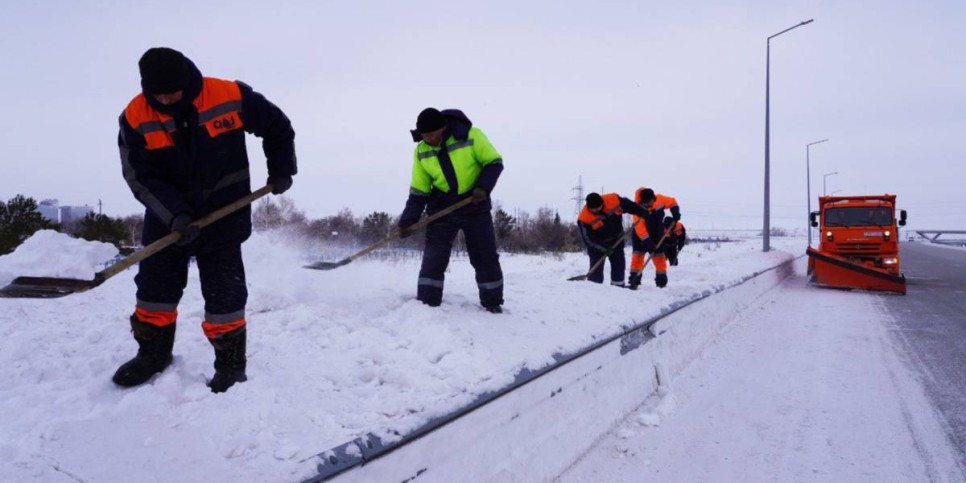 
                    Более 6,2 млн кубометров снега вывезено с автодорог Казахстана
                