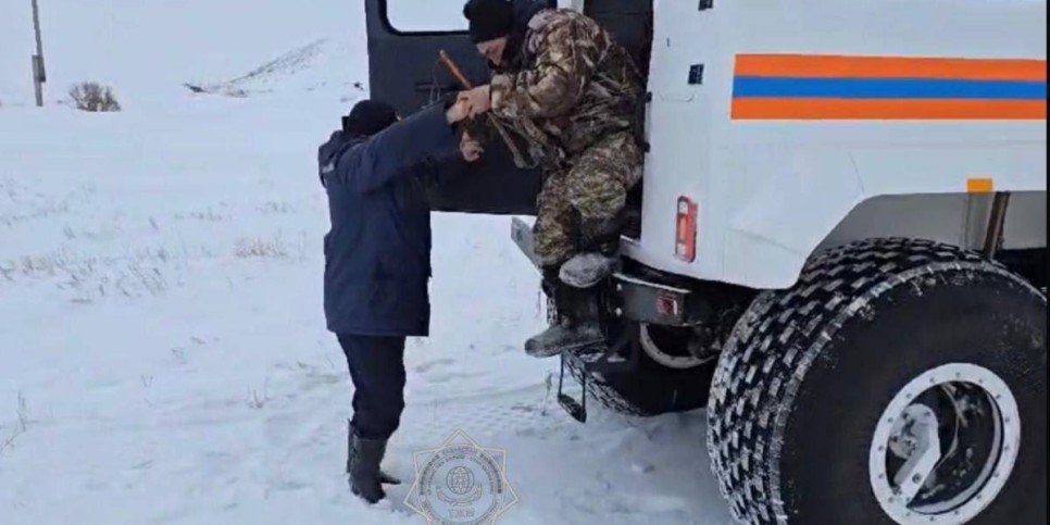 
                    12 человек эвакуировали спасатели из снежного заноса на трассе Жезказган – Петропавловск
                