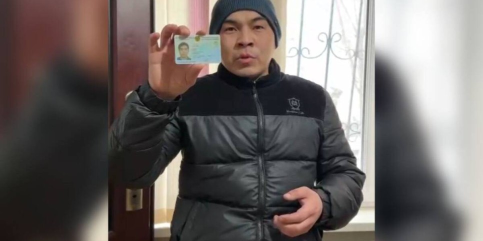 
                    40-летний житель Шахтинска впервые получил удостоверение личности
                