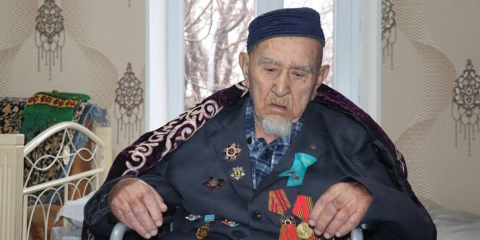
                    Со 100-летием поздравили ветерана войны туркестанские военнослужащие 
                
