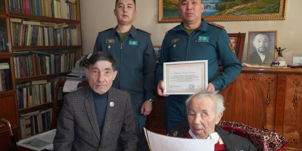 
                    102-й день рождения отметил ветеран войны Зулхарнай Сеитов из Алматы
                