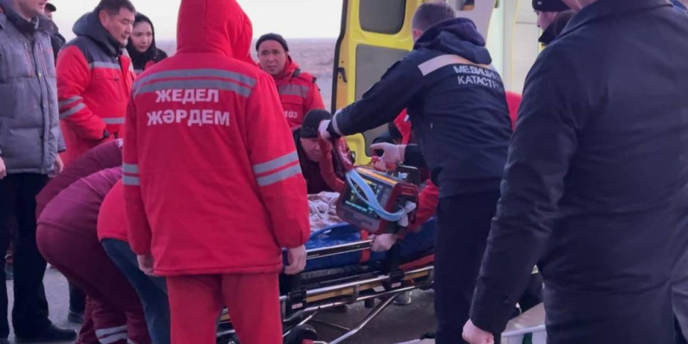 
                    Поиски завершены: 38 человек погибли во время крушения самолета в Актау, 29 – госпитализированы 
                
