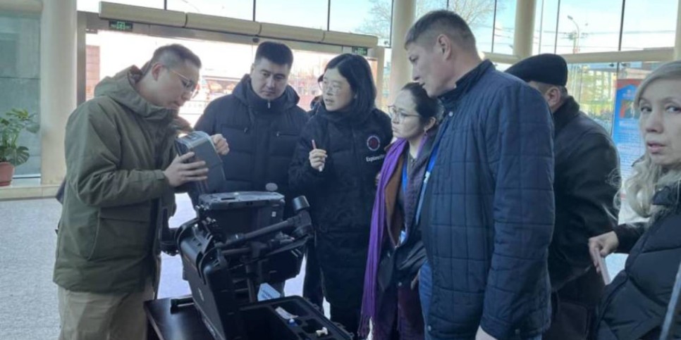 
                    Опытом по ликвидации последствий стихийных бедствий поделились спасатели МЧС в Китае
                