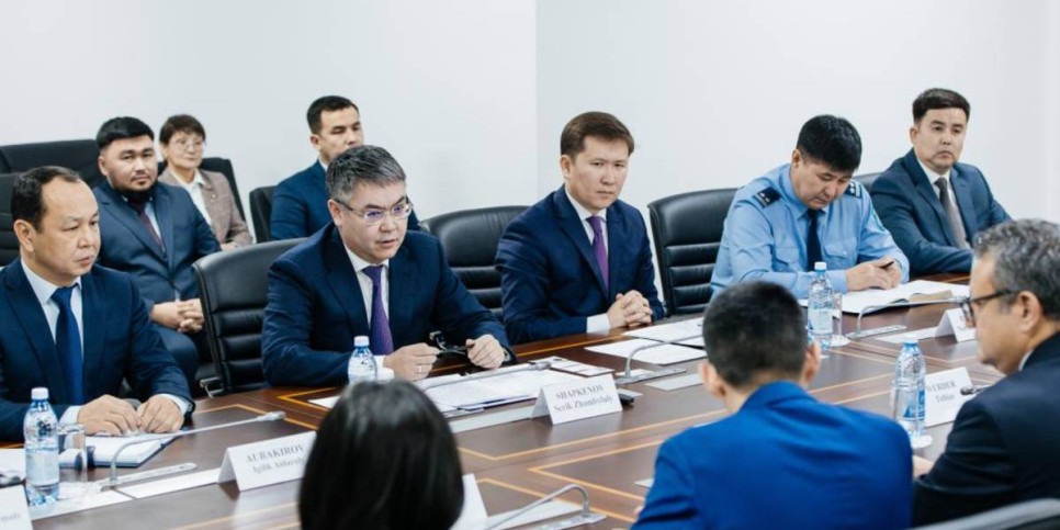 
                    В Атырау обсудили меры поддержки граждан, желающих работать за рубежом
                
