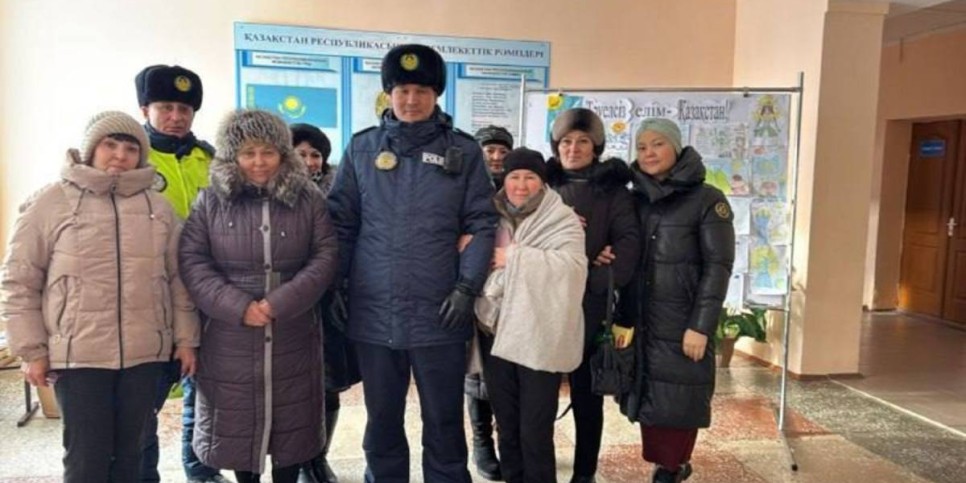 
                    Пассажиров застрявшего в мороз автобусa спасли акмолинские полицейские  
                