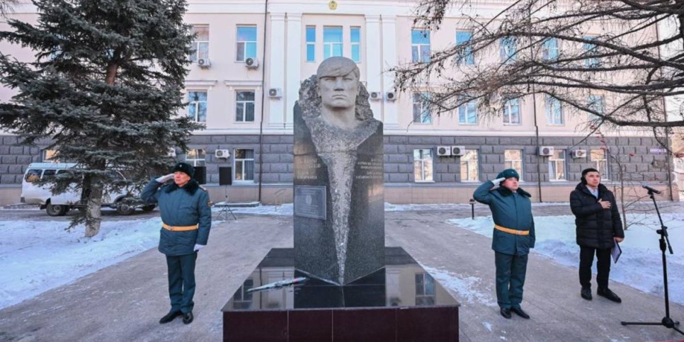 
                    В Семее возложили цветы к памятнику Кайрата Рыскулбекова
                