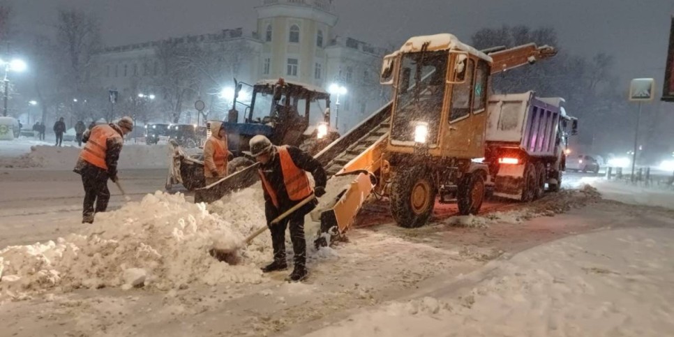 
                    Алматы засыпало снегом
                