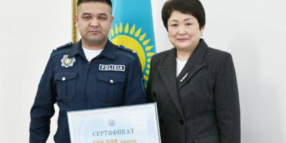 
                    Лучшего участкового полицейского выбрали в Карагандинской области
                