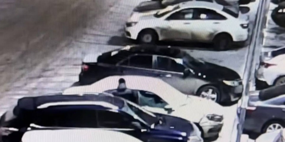 
                    Автокражи у вокзала попали на камеры видеонаблюдения в Актобе
                